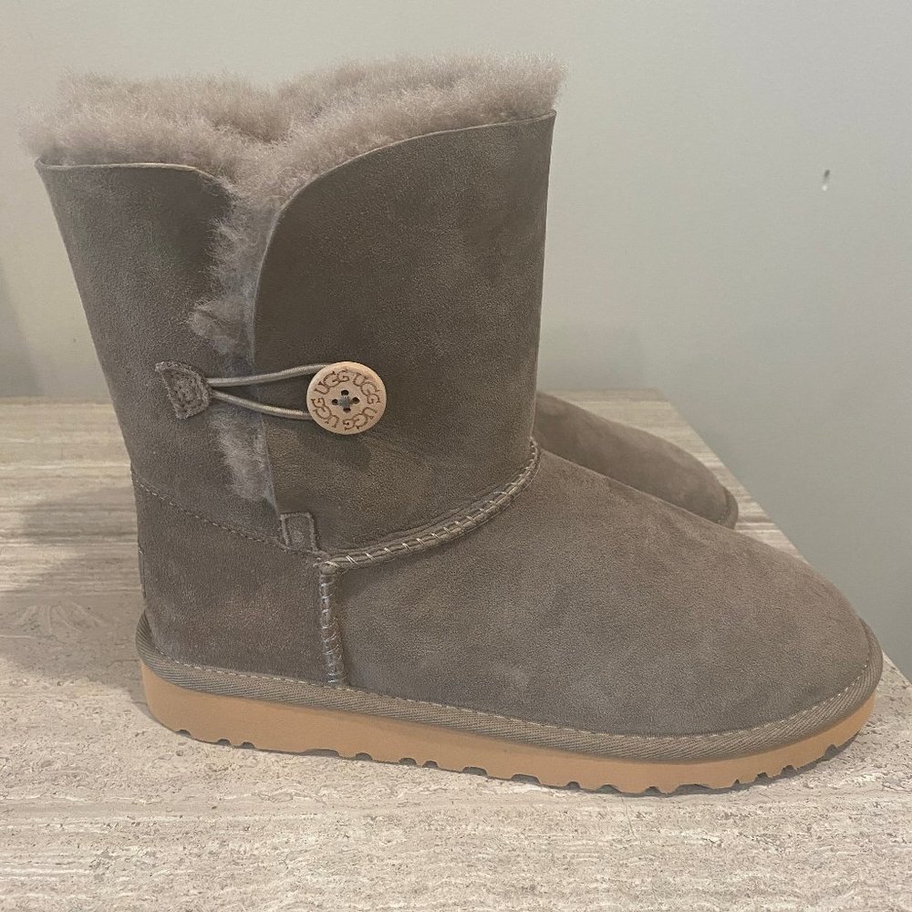 BRAND NEW UGG K BAILEY BUTTON BOOTS